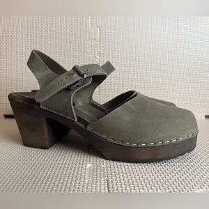 Lotta from Stockholm Clogs | highwood Taupe Oiled Nubuck Leather on Brown Base